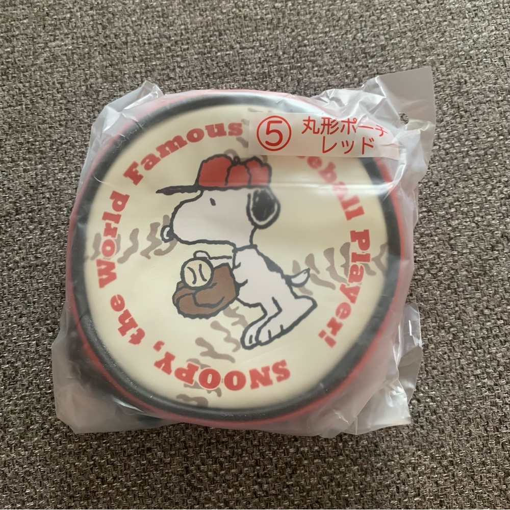 BNIB Japan 12cm Lawson x Peanuts Snoopy Round Zippered Pouch
